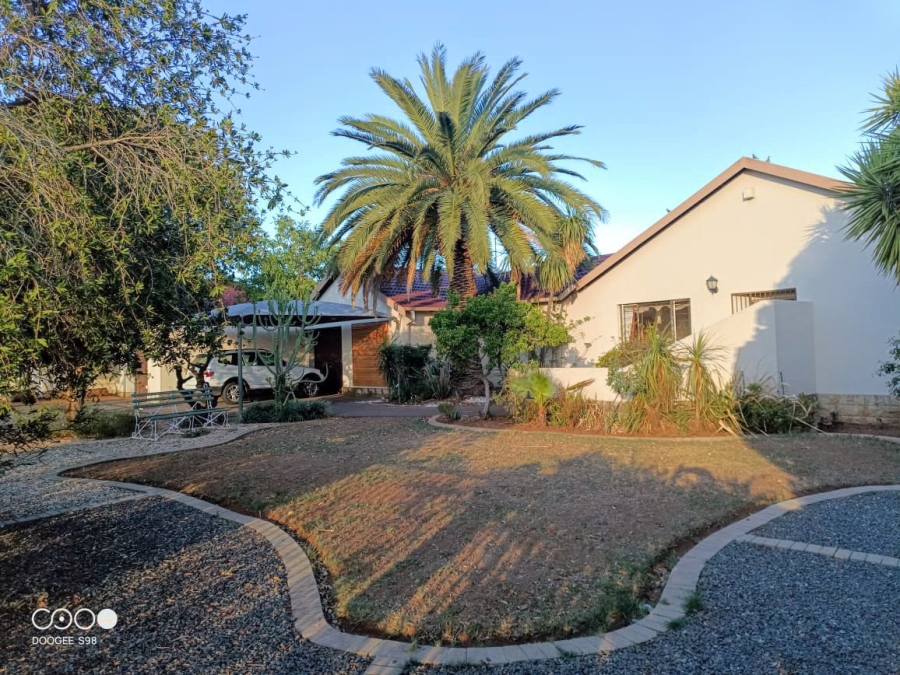 4 Bedroom Property for Sale in Langenhovenpark Free State